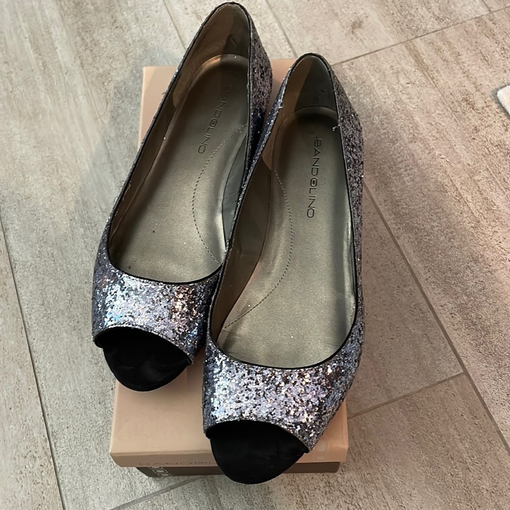 Bandolino open toed  flats